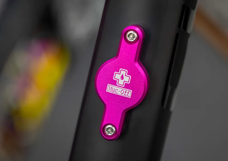 Muc-Off Secure Apple AirTag Holder - Iridescent-1